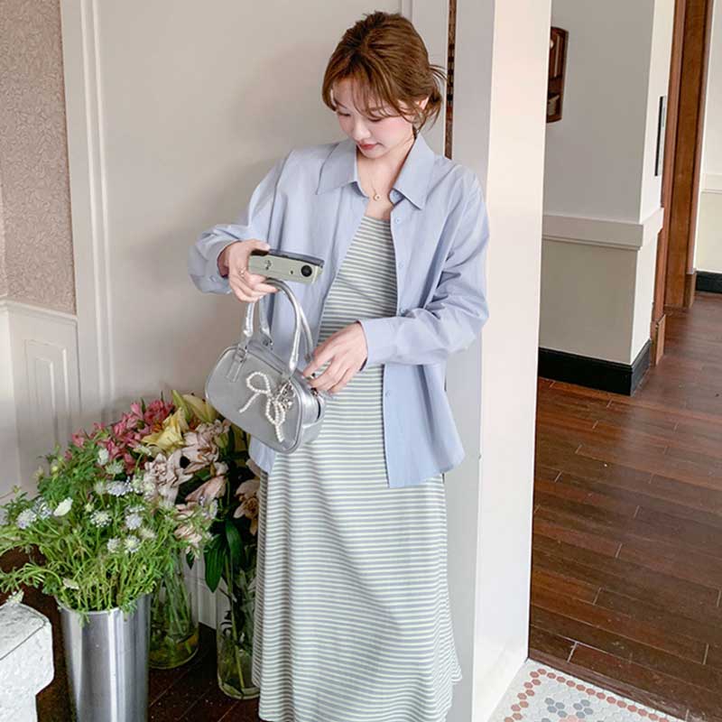 バックスリットシャツ×ボーダーワンピース
