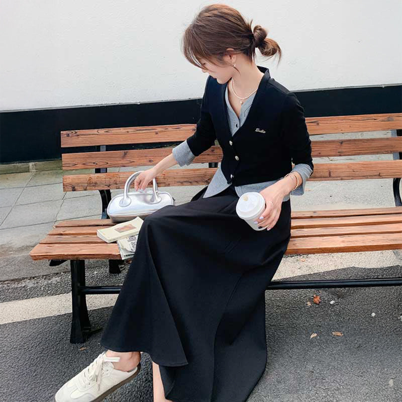 レイヤード風ショートカーディガン×フレアロングスカート