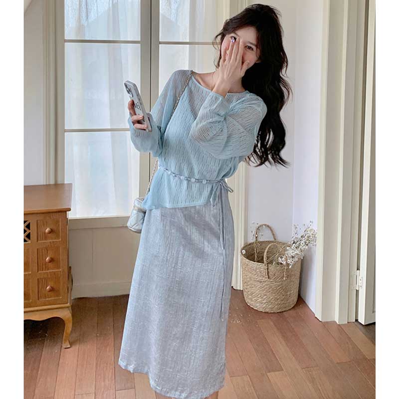 シアーニット×シャイニーキャミワンピース