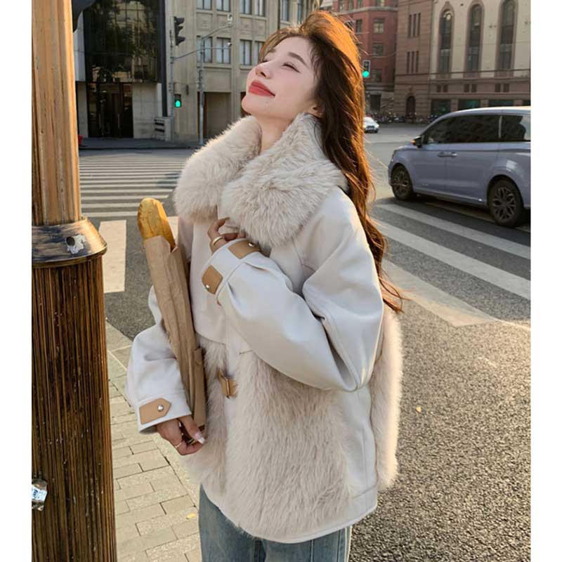 【美品】エストネーション　ファー切り替え　ショートコート　36 ファー切り替えコート（ベージュ）秋/冬 冬の街に映える存在感