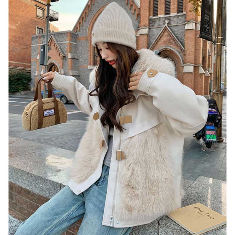 Burberry ファー付きショートコート ベージュ USA4 フード付き Burberry ファー付きショートコート ベージュ USA4 フード付き