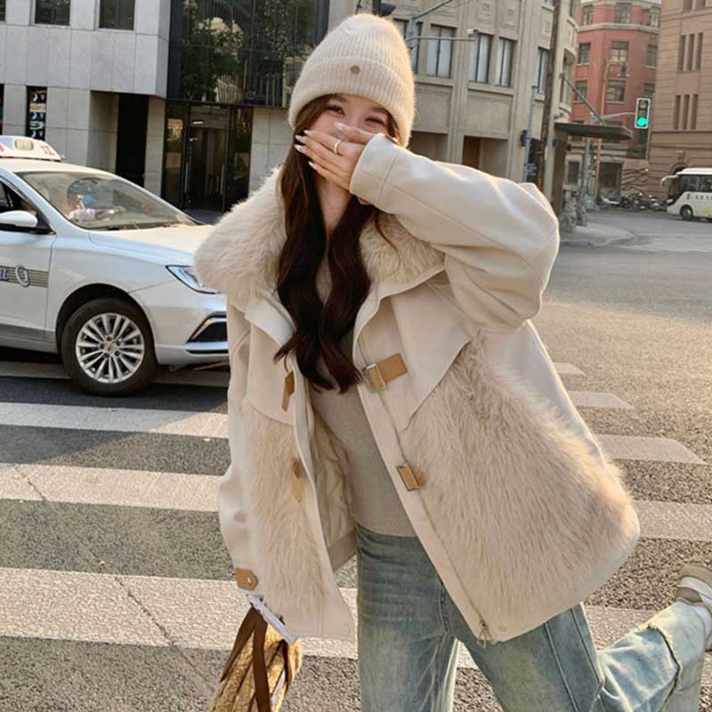 ファー切り替えコート（ベージュ）秋/冬 冬の街に映える存在感