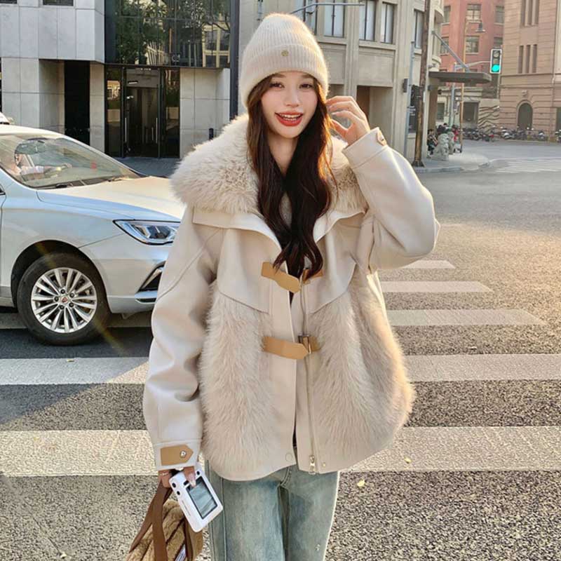 ファー切り替えコート（ベージュ）秋/冬 冬の街に映える存在感
