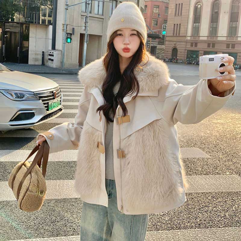 ファー切り替えコート（ベージュ）秋/冬 冬の街に映える存在感