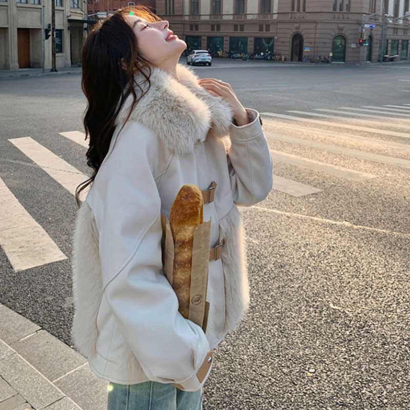 ファー切り替えコート（ベージュ）秋/冬 冬の街に映える存在感