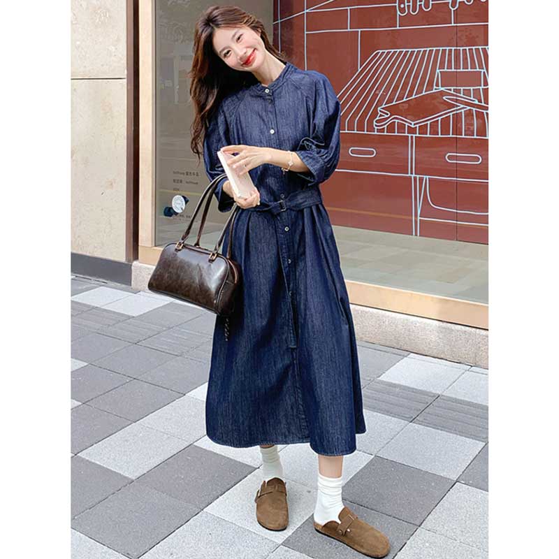 ノーカラーロングデニムワンピース（青）秋 大人の洗練デニムスタイル