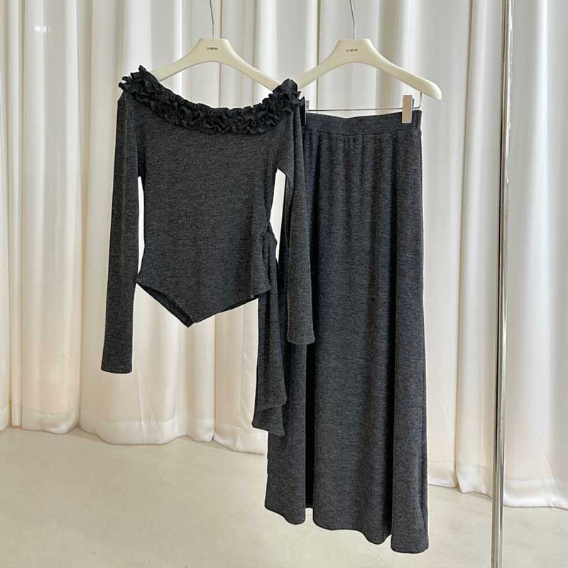 ワンショルダーフリルネックセットアップ