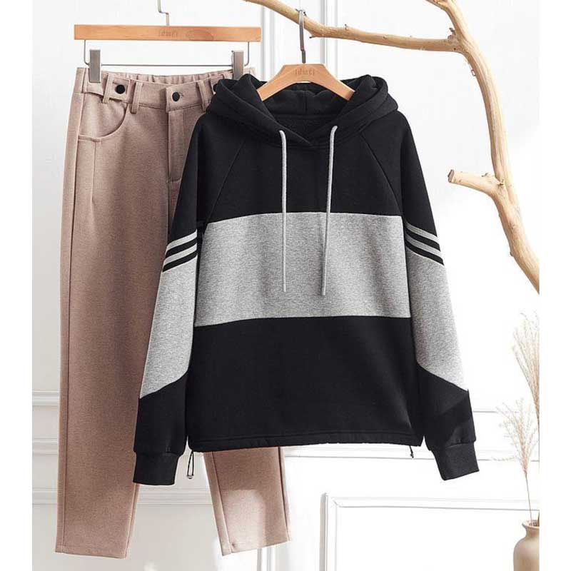 スポーティ切り替えパーカー