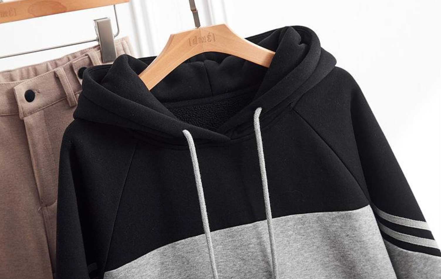 スポーティ切り替えパーカー