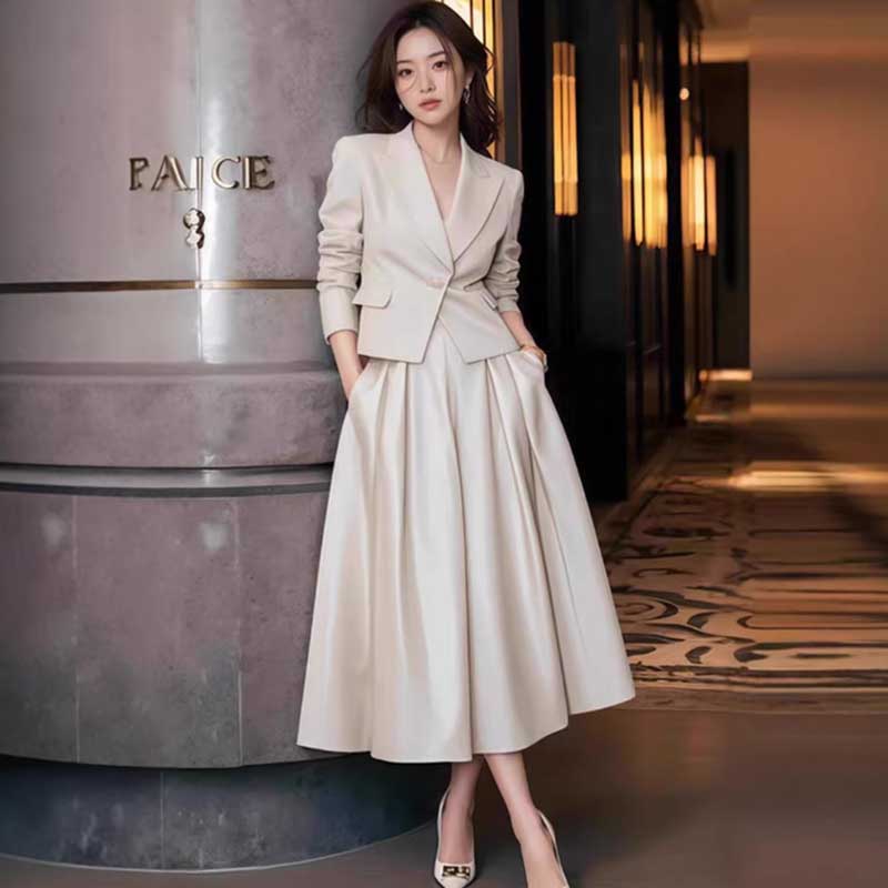 ショートジャケット×フレアスカート