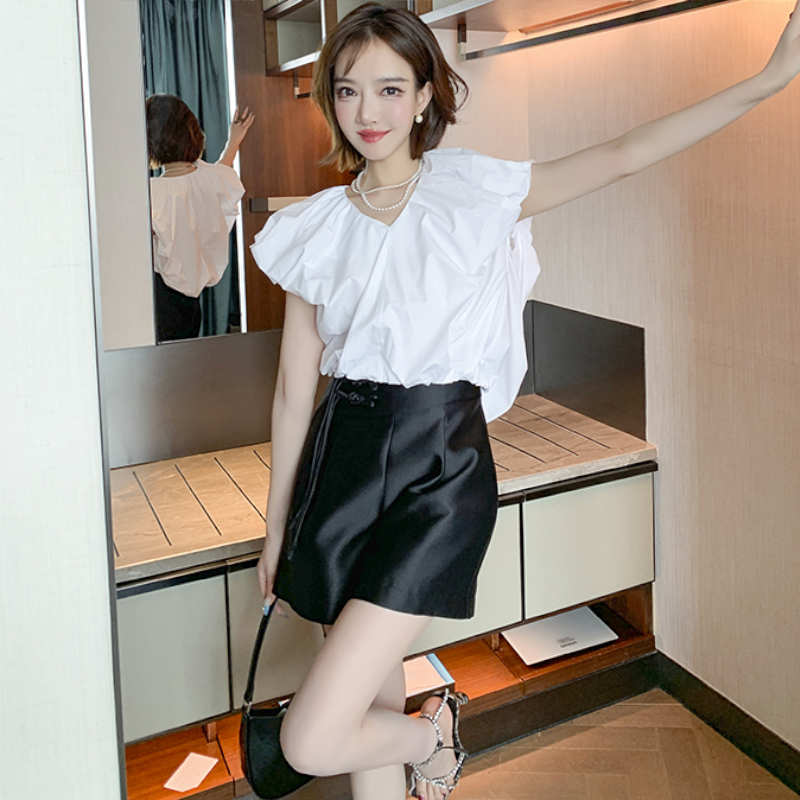 ボリュームバルーンブラウス×チャイナディティールレザーショートパンツ【上下別売り可】