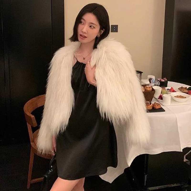 ショート丈ファージャケット（白）秋/冬 圧倒的な華やかさ