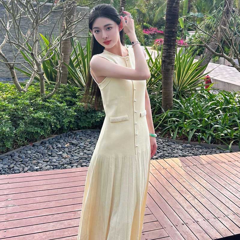 プリーツスカートノースリーブワンピース（黄）春/夏 歩くたびに優雅な印象