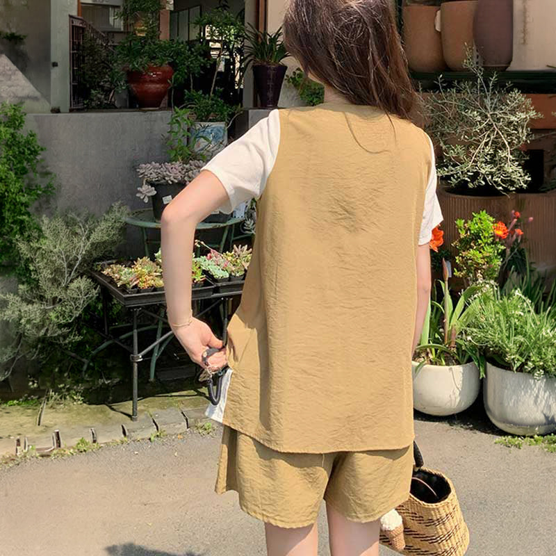 レイヤード風トップス×ショートパンツ
