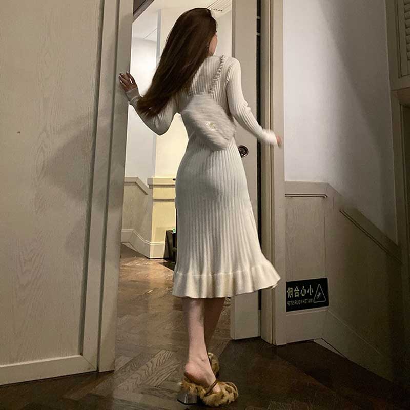 裾フリルリブニットワンピース