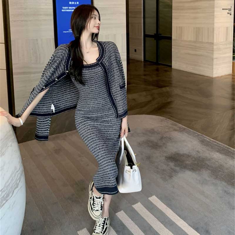 ボーダーニットジャケット×ノースリーブワンピース