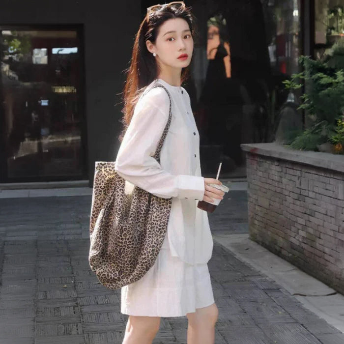 ホワイトシャツ×ショートパンツセット