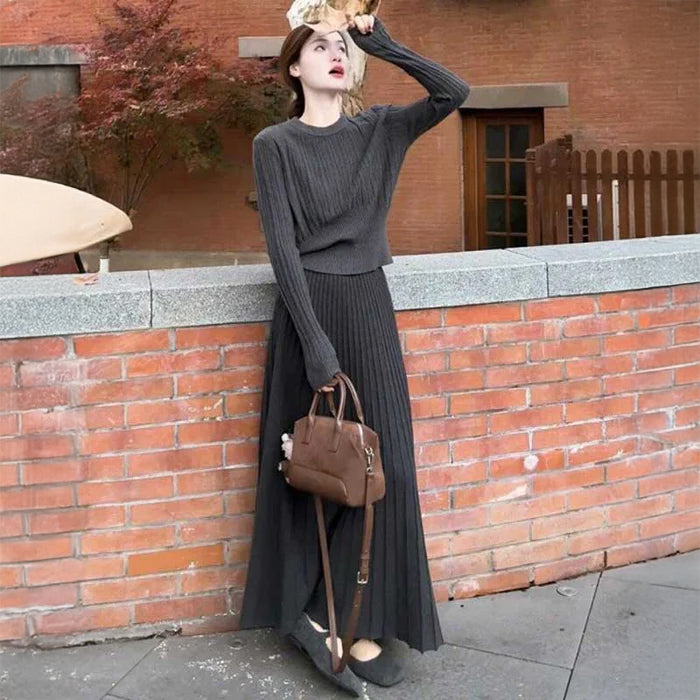 リブニットトップス×プリーツスカート