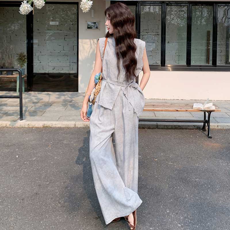 スリットトップス×ワイドパンツ