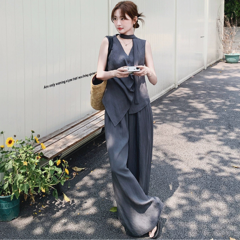 モードデザインノースリーブパンツスーツ
