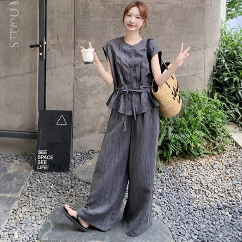 フレンチスリーブブラウス×パンツスーツ