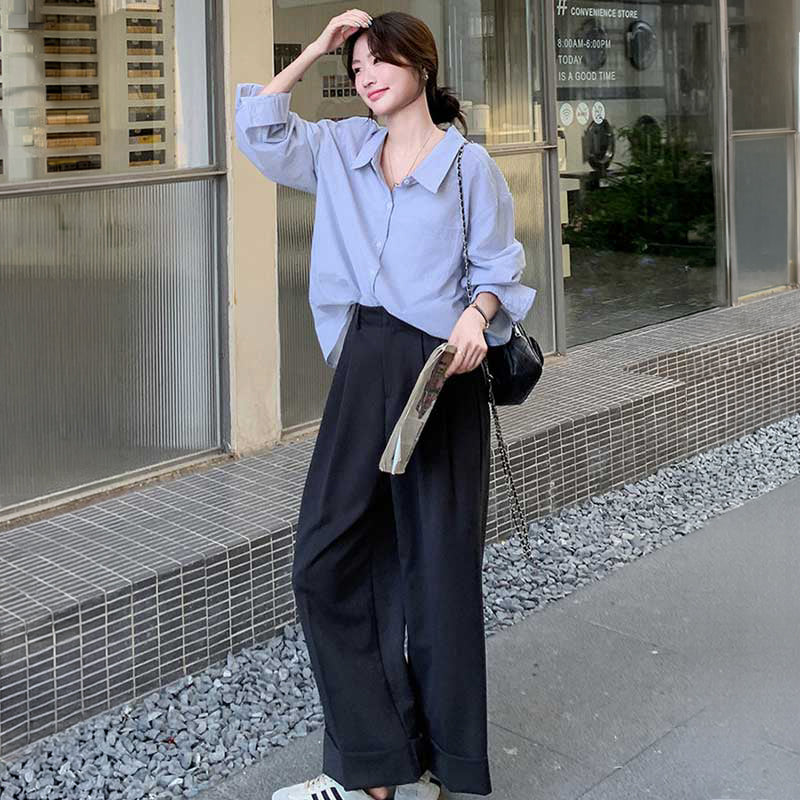 バックタックシャツ×ワイドスラックス