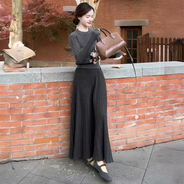 リブニットトップス×プリーツスカート