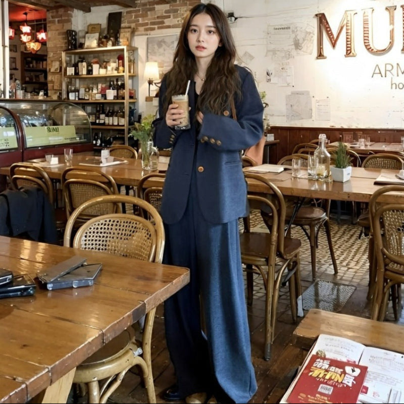 モードジャケット×ワイドパンツスーツ