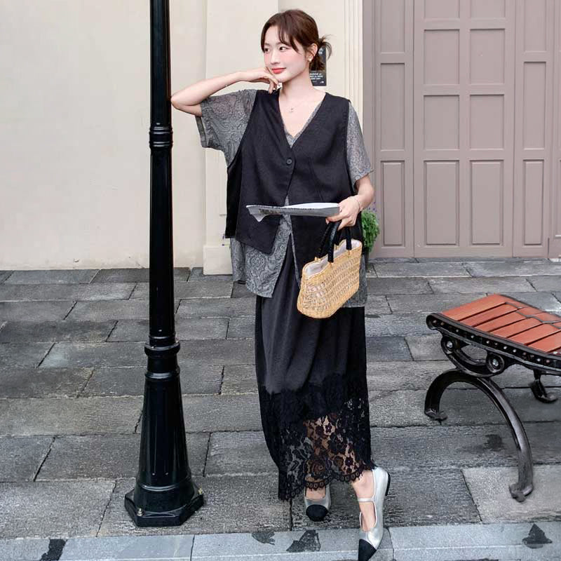 ペイズリーブラウス×マニッシュジレ×レーススカート