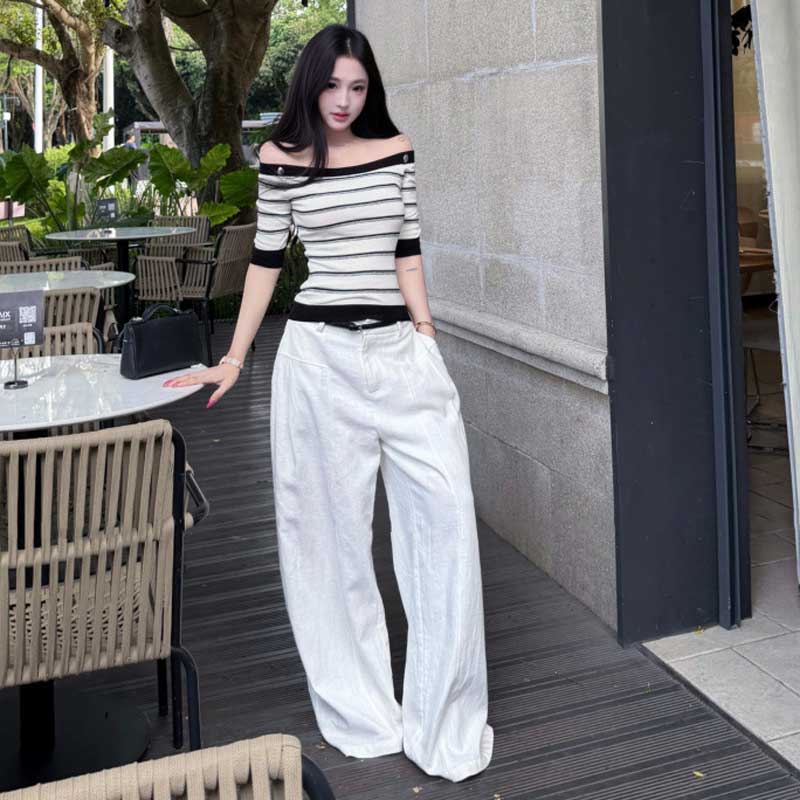 オフショルダーボーダーニット×ワイドパンツ