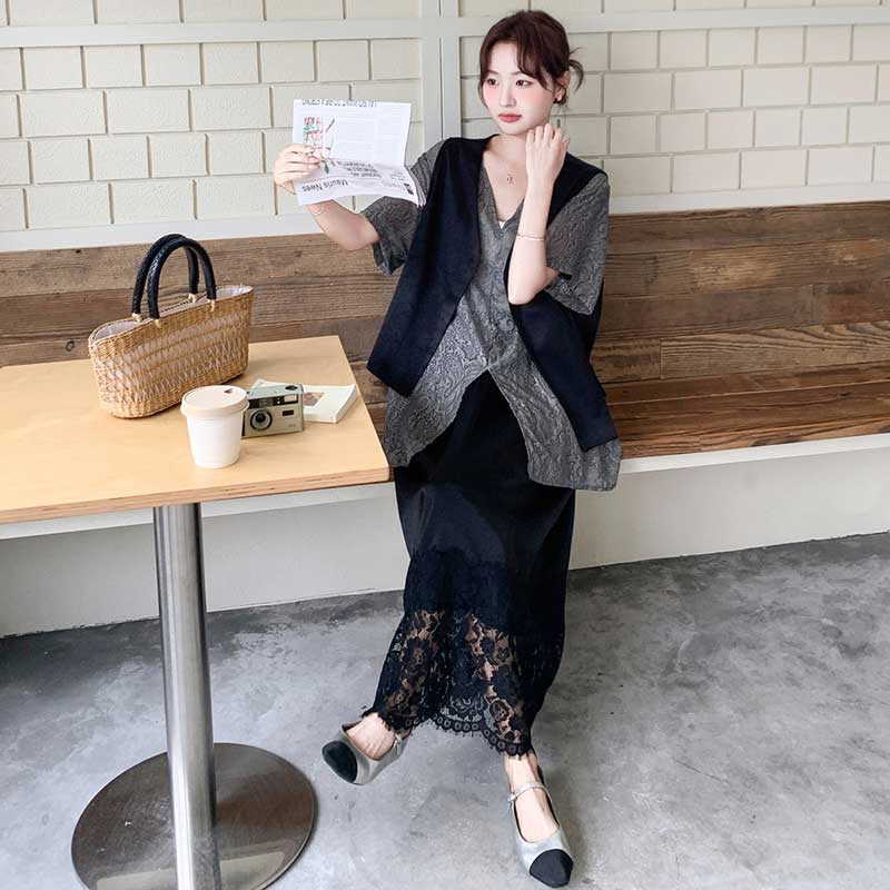 ペイズリーブラウス×マニッシュジレ×レーススカート