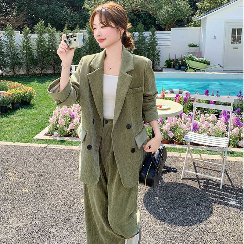 オーバーサイズグリーンセットアップ