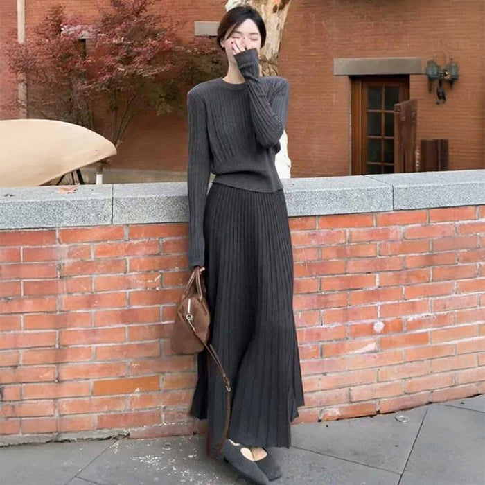 リブニットトップス×プリーツスカート