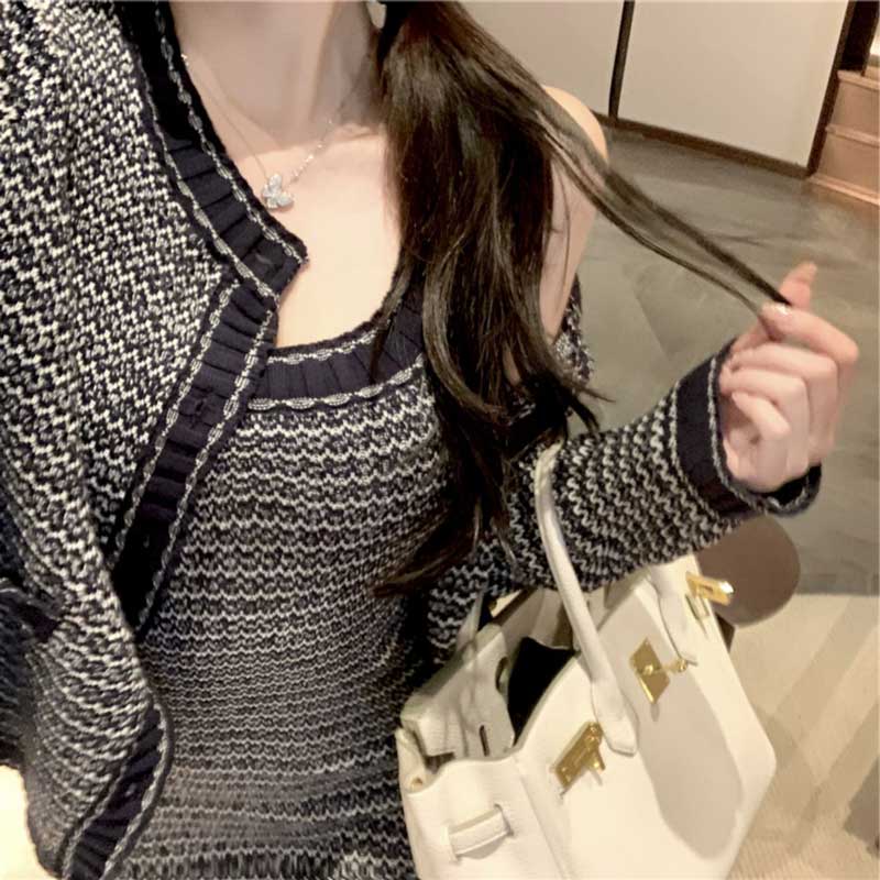 ボーダーニットジャケット×ノースリーブワンピース