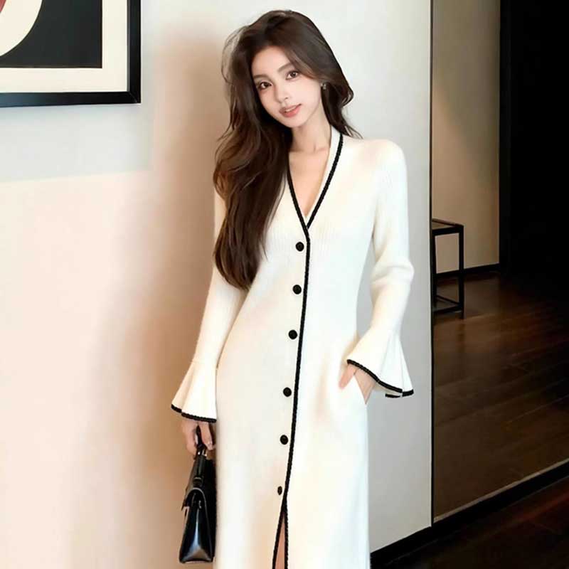 モノトーンフレアニットワンピース