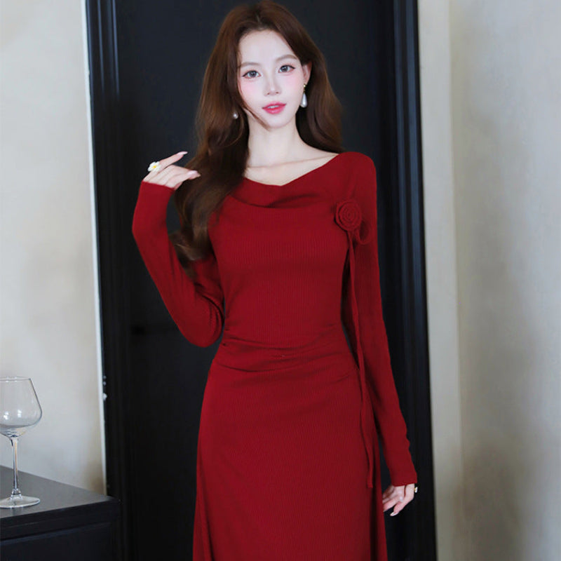 ローズモチーフダークレッドフレアドレス