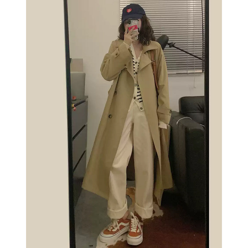 シンプルベージュトレンチコート