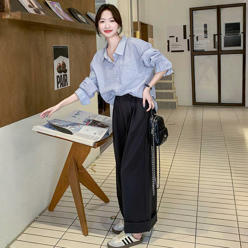 バックタックシャツ×ワイドスラックス