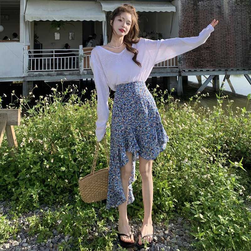 ホワイトTシャツ×アシメフラワースカート