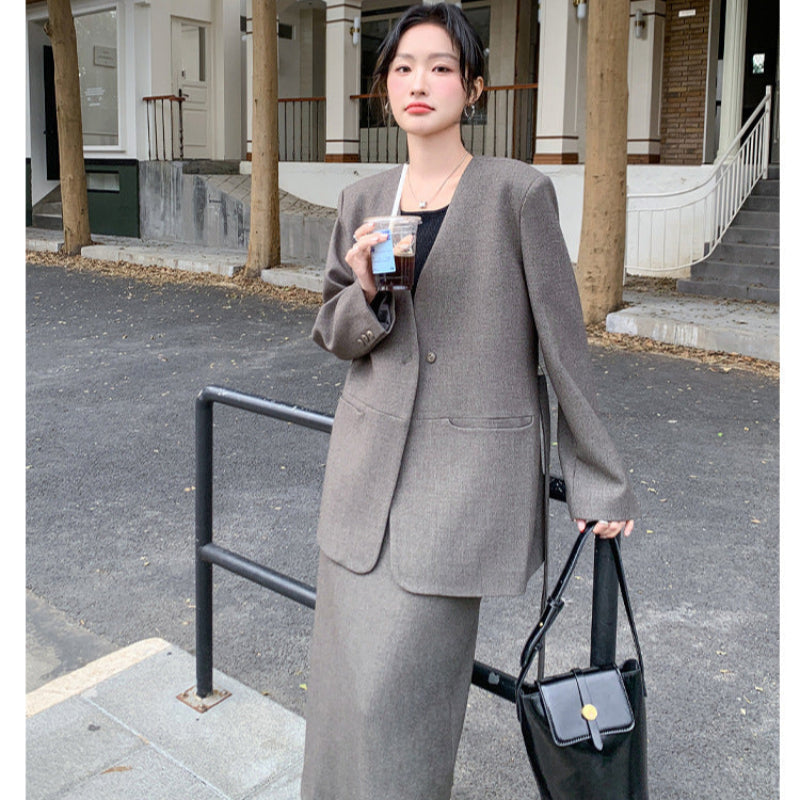 ノーカラーモードスカートスーツ