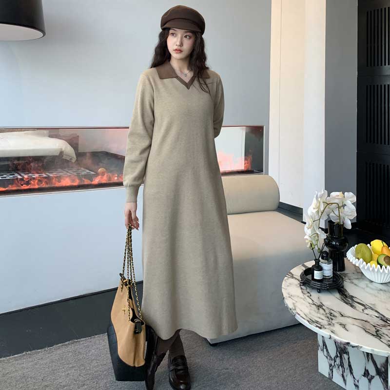 襟付きVネックロングニットワンピース