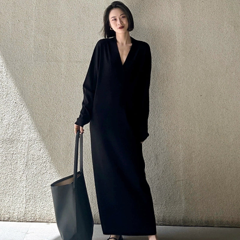 Vネックブラックモードワンピース