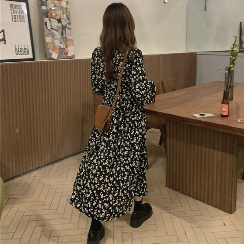 小花柄Vネックフレアワンピース
