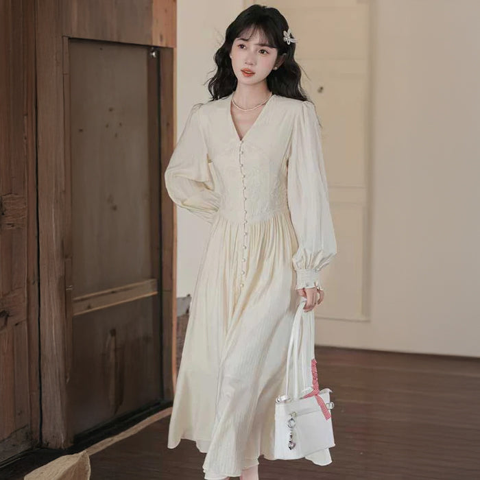 エンブロイダリーVネックワンピース