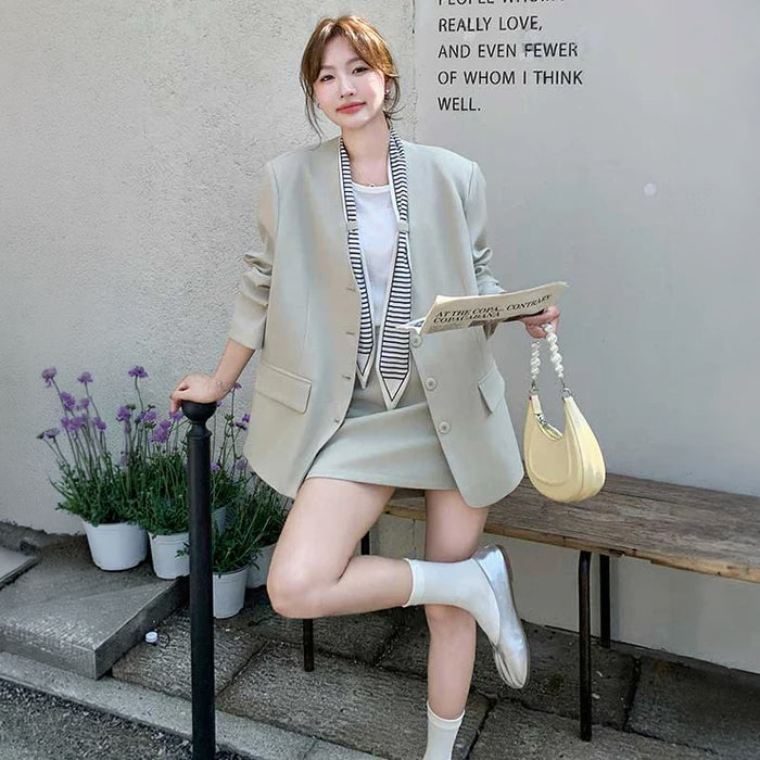 ストライプタイジャケット×ミニスカート