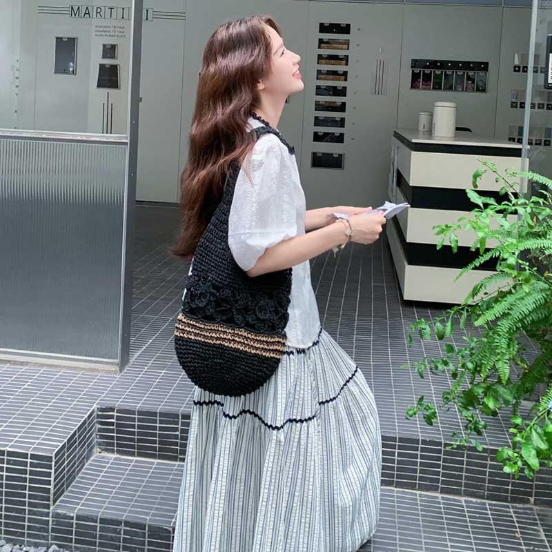 パフスリーブブラウス×ストライプスカート