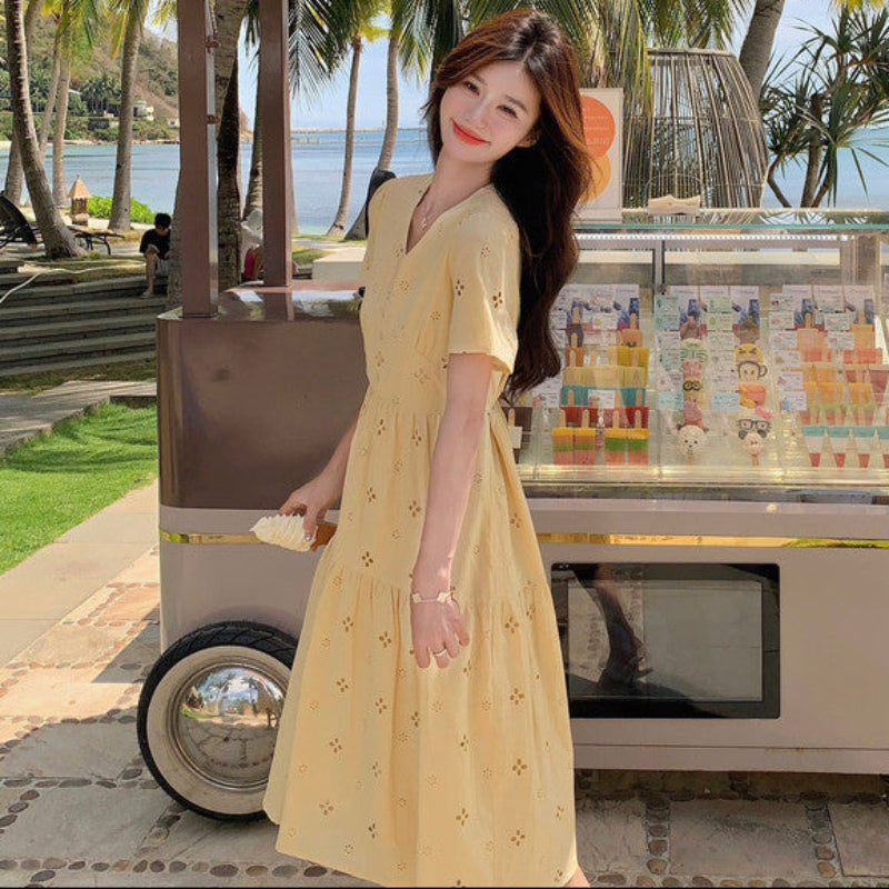 小花柄カットワークレースワンピース
