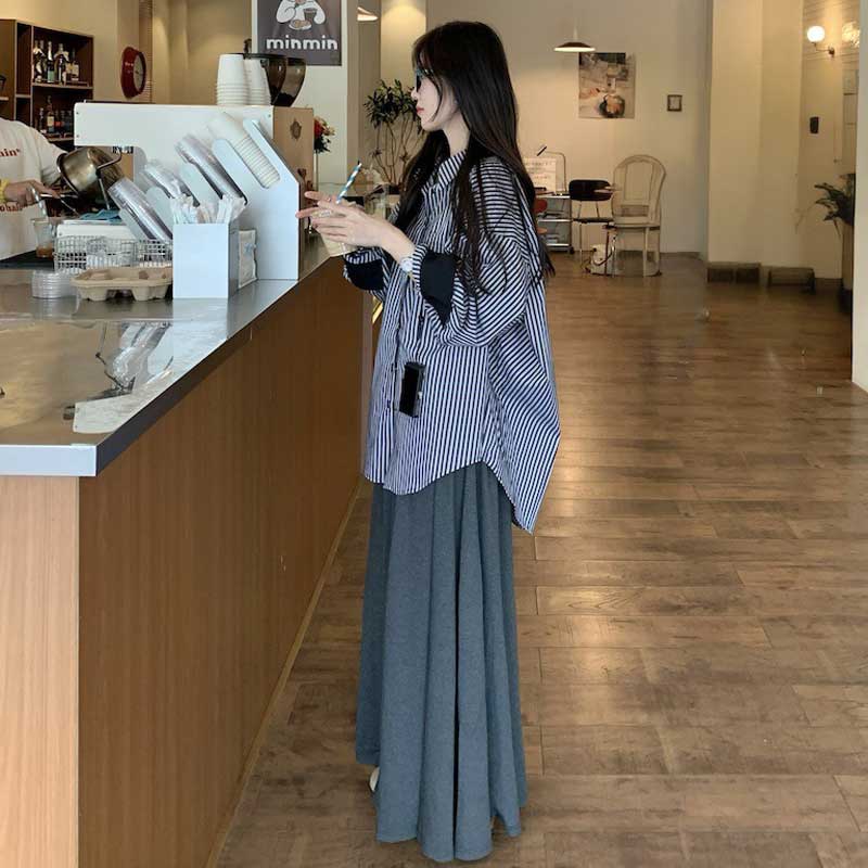 ストライプシャツ×ジャージーマキシスカート