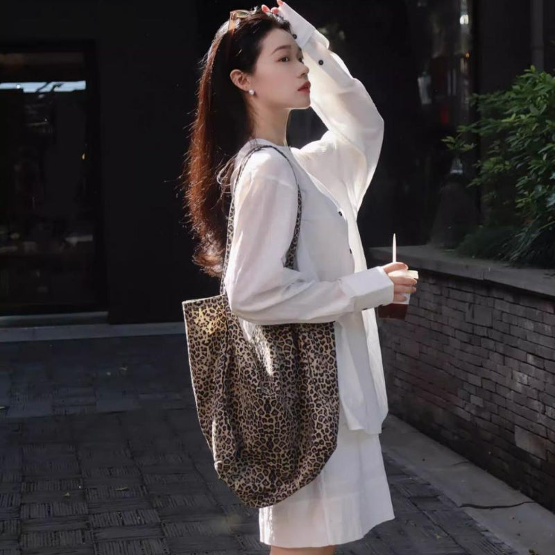 ホワイトシャツ×ショートパンツセット