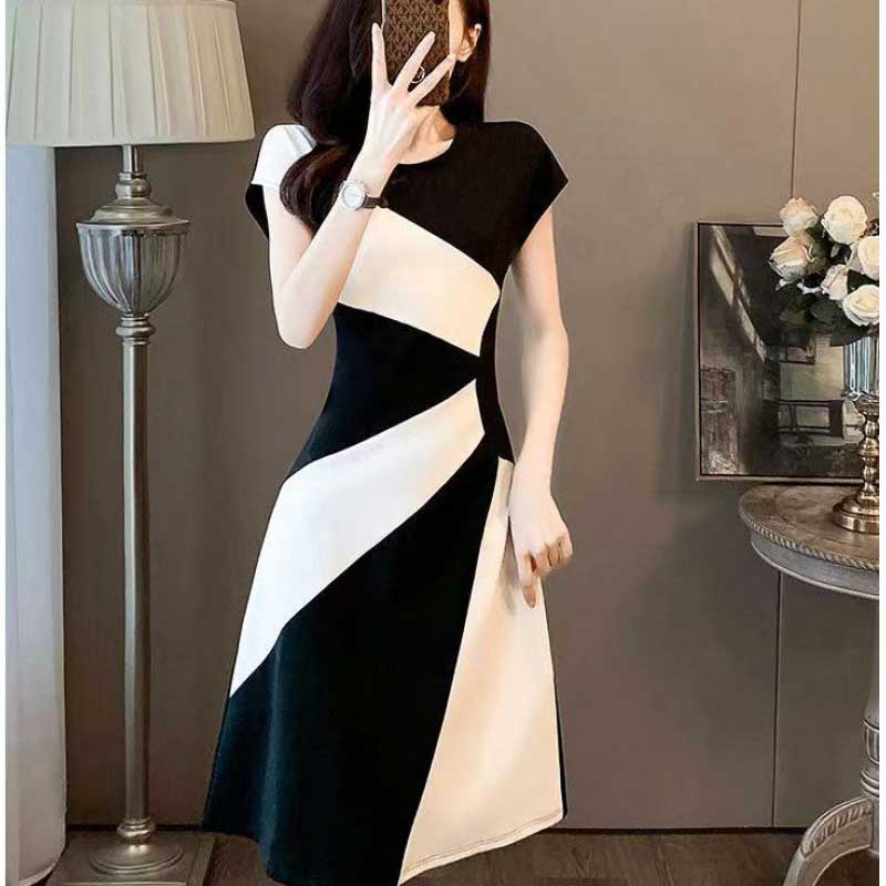 モノトーン幾何学ワンピース